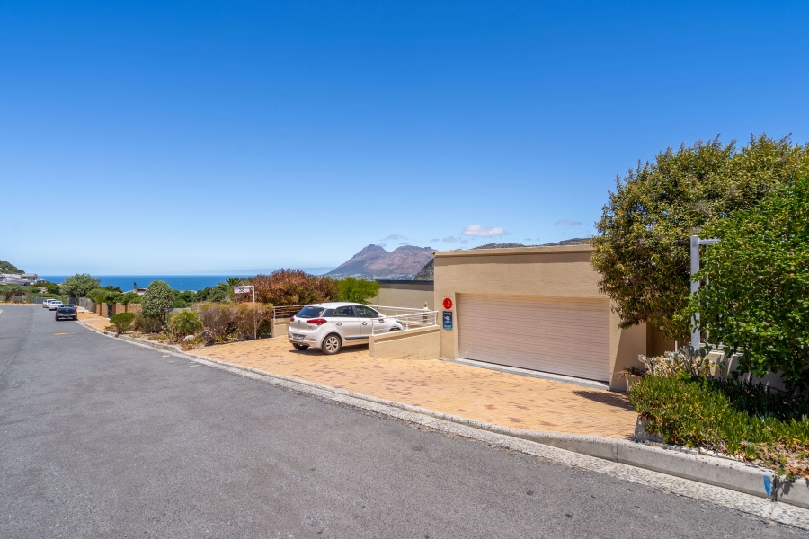 4 Bedroom Property for Sale in Glencairn Heights Western Cape